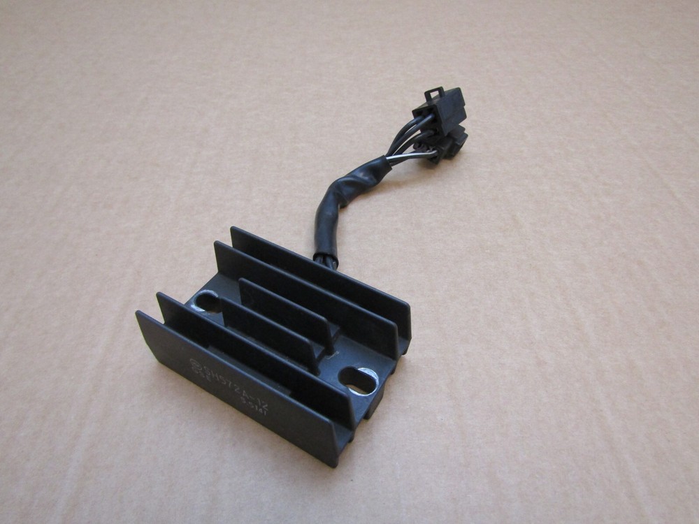 Suzuki GN 125 2005 3,780 miles regulator rectifier (14622)