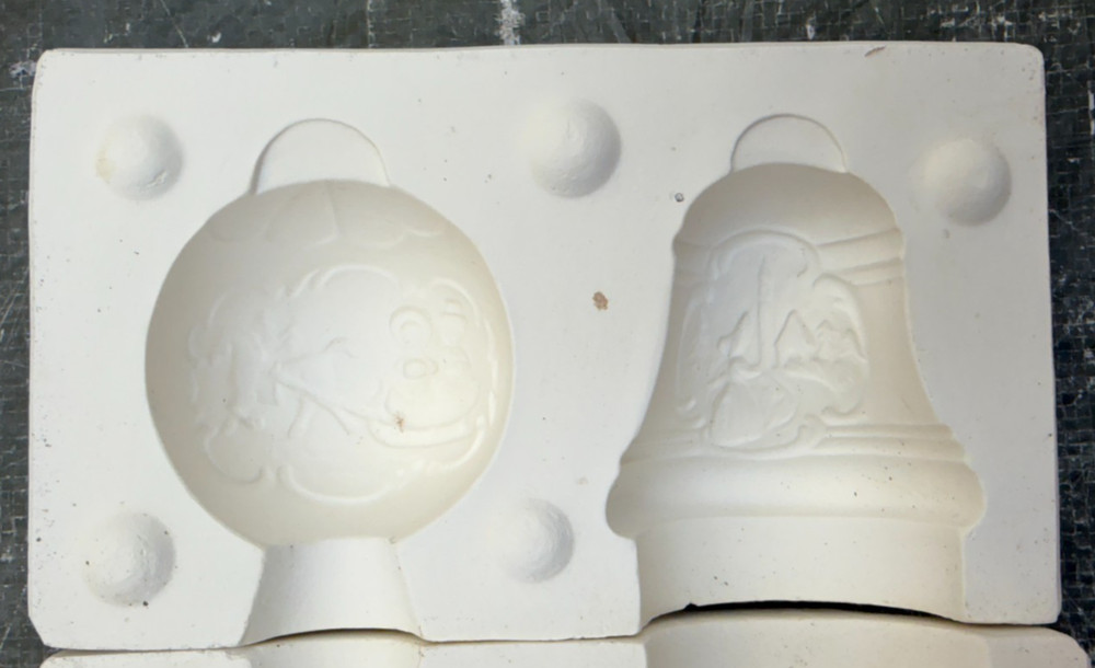 VINTAGE NO BRAND NAME CERAMIC MOLD #26 CHRISTMAS ORNAMENTS