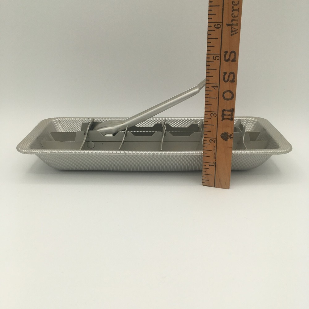 Vintage 18 Cube Aluminum Kitchen Ice Cube Tray with T Handle