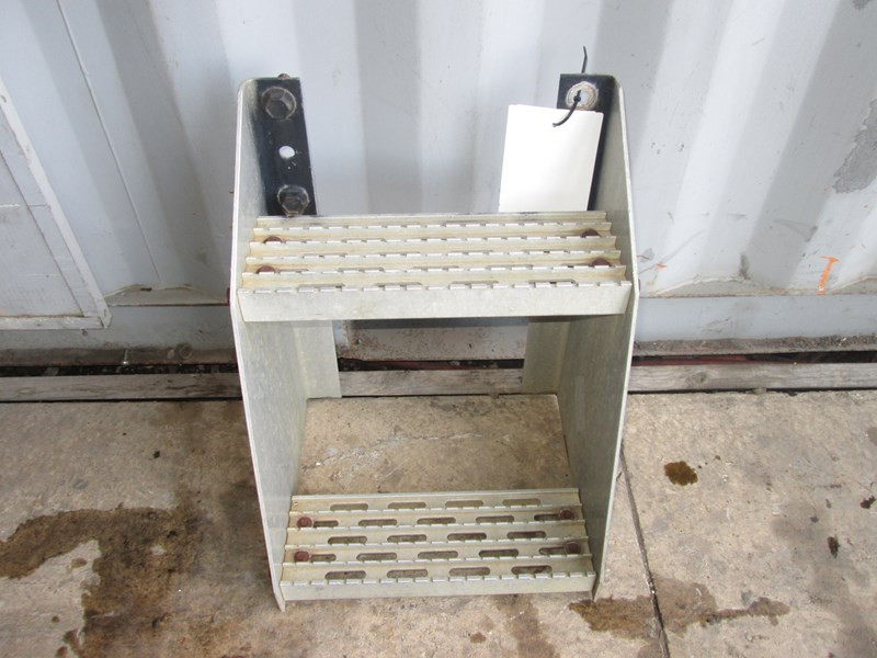 1990 International 8200 Frame Step (722-10013)