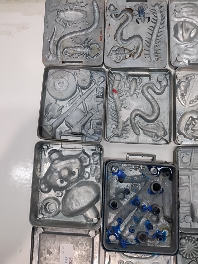 30 creepy crawler metal molds lot
