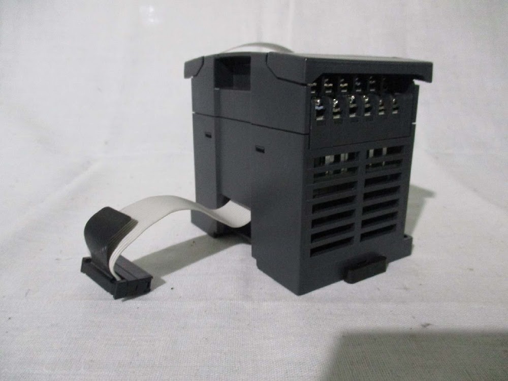 KEYENCE KV-N16ER PLC I/O Module USED