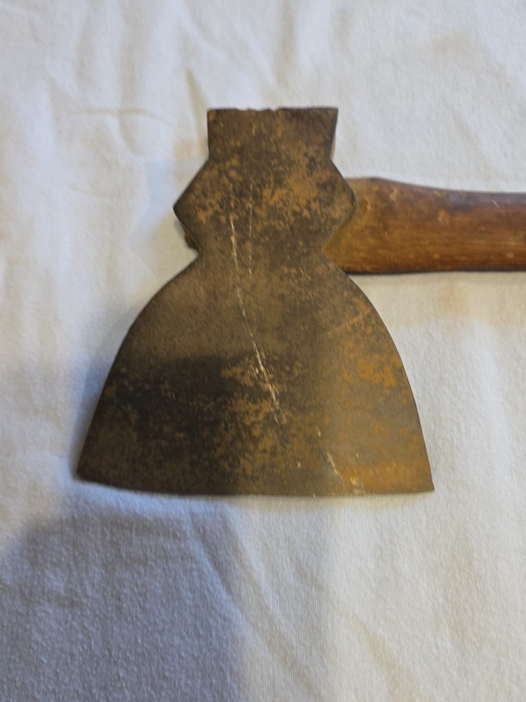 RICH-CON - RICHARDS & CONOVER HARDWARE CO - EMBOSSED HATCHET - CLEAN CRISP LOGO