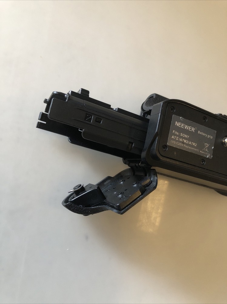 Neewer Battery Grip for Sony /A7R2
