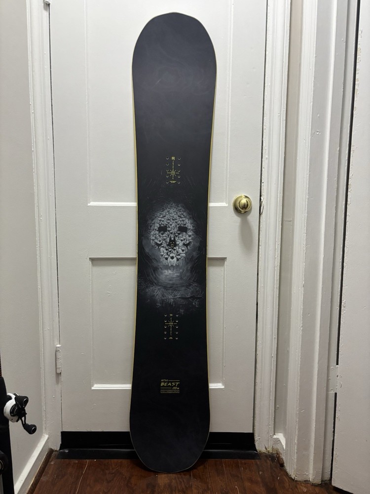 Nitro Beast 155cm Freestyle Snowboard Black Yellow Abstract