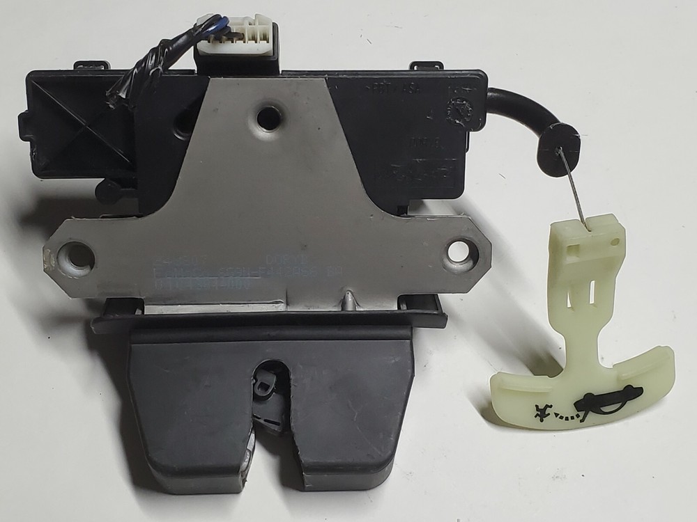 2005 - 2011 Volvo S40 Trunk Latch Release Deck Lid Lock Actuator 31276697 OEM