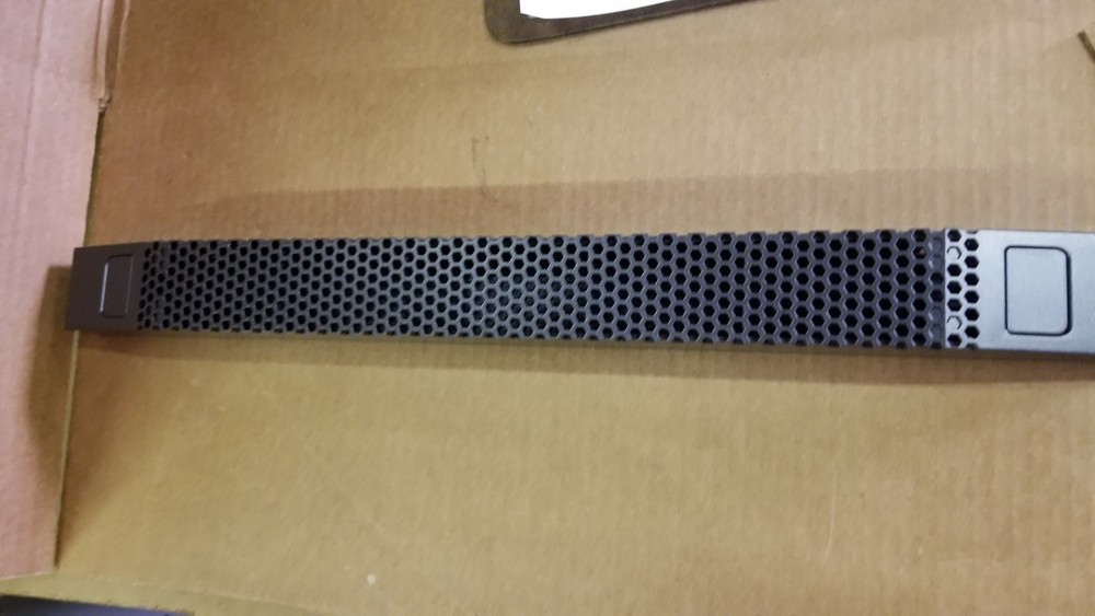 EMC 100-563-123  1U Filler Panel