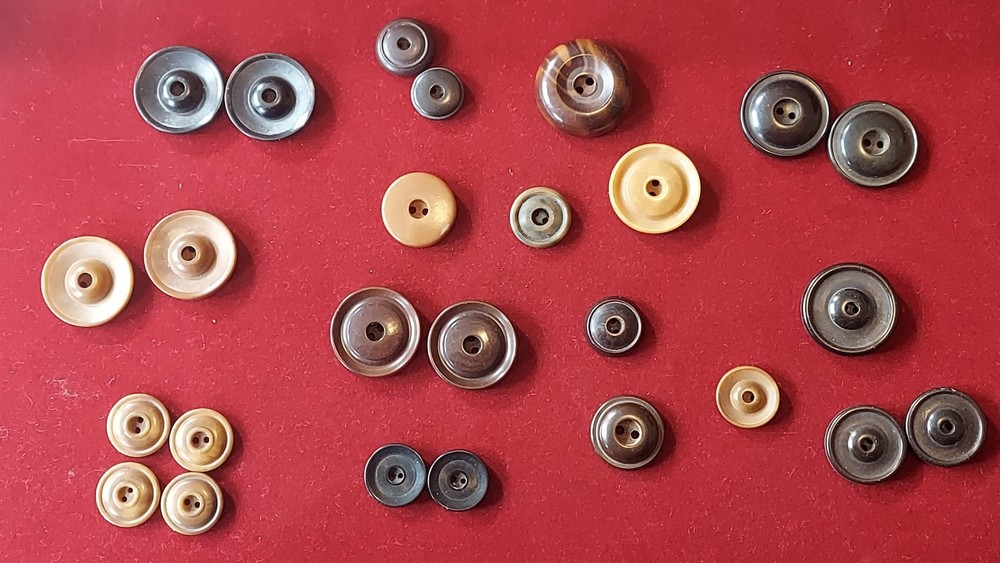 26 Vintage Plastic Whistle-Style Buttons - Several Pairs