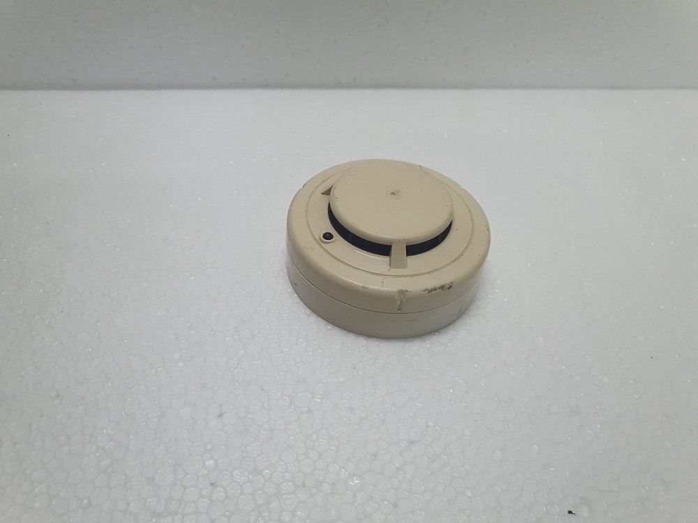 SYSTEM SENSOR 2351/EC SMOKE DETECTOR WITH BASE B401