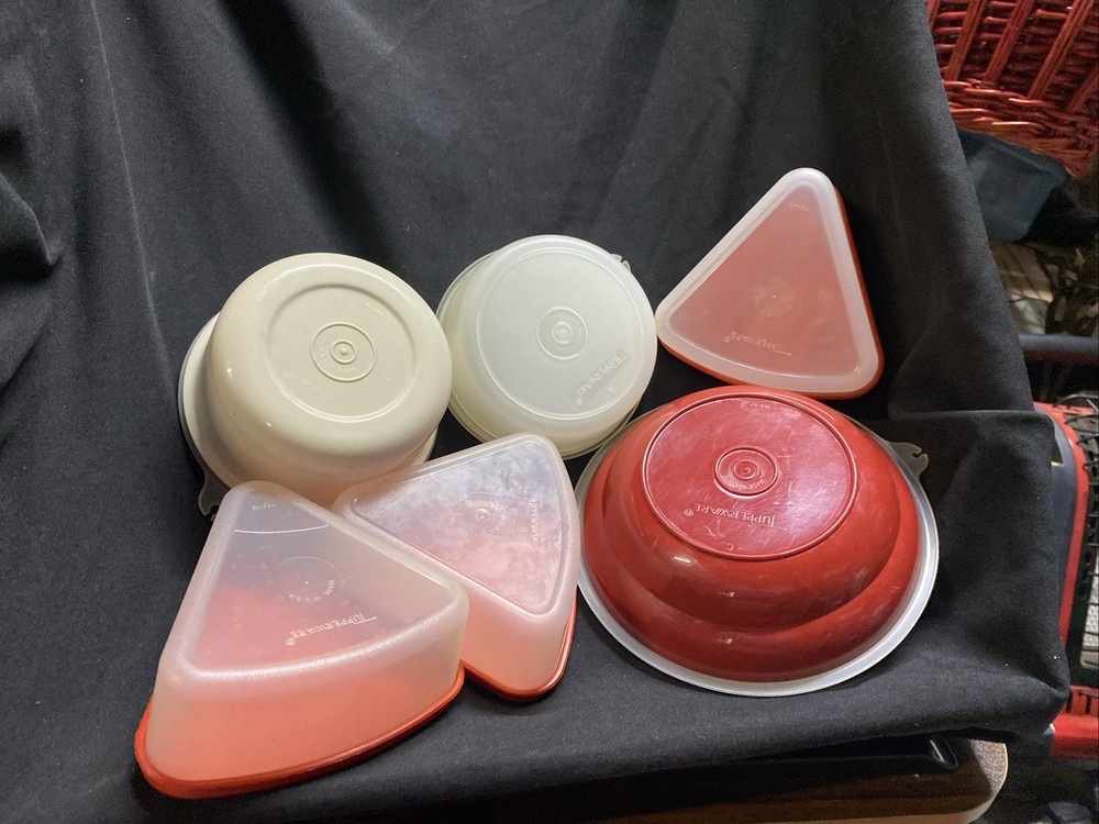 LOT of 6Tupperware Lunch Box, Small, Pie containers NICE