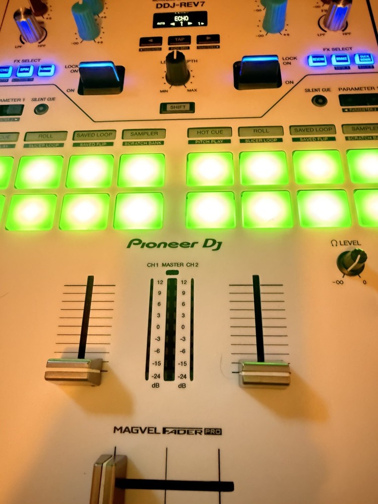 Pioneer DJ DDJ-REV7 Double Deck Controller