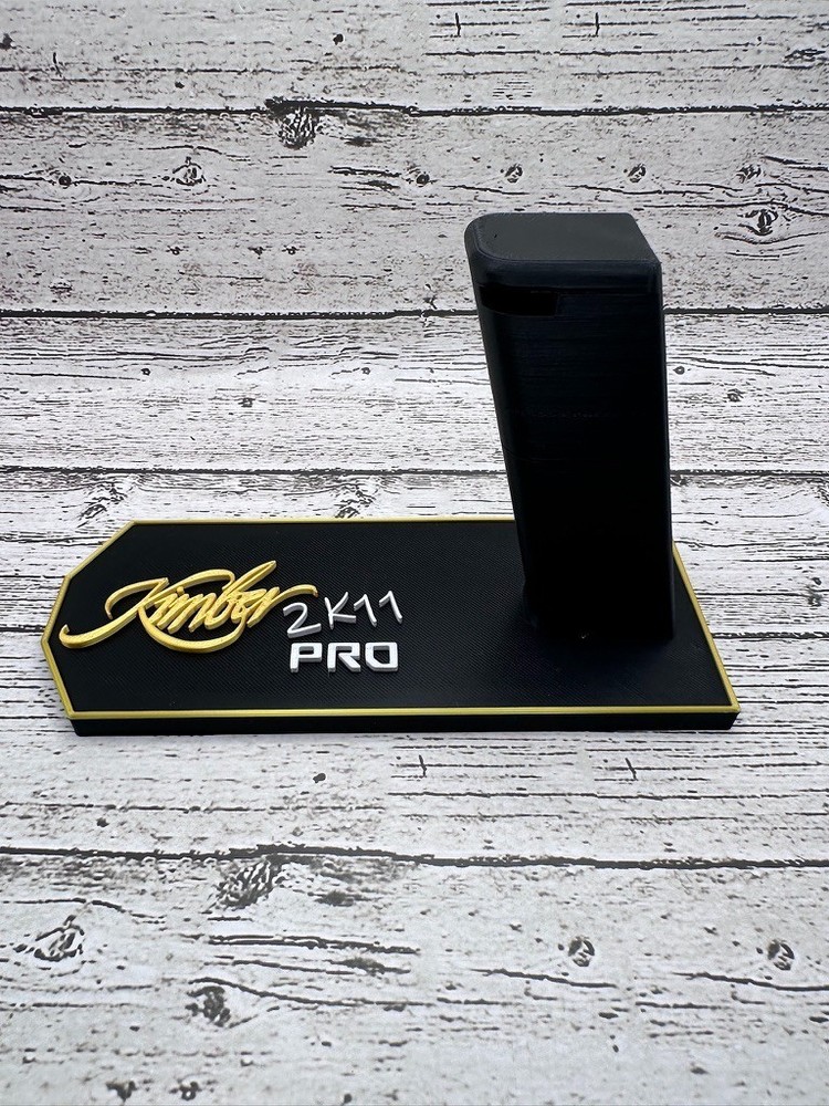 Kimber 2K11 Pro Display Stand – Aggressive Polymer Mag‑Lock Pistol Holder