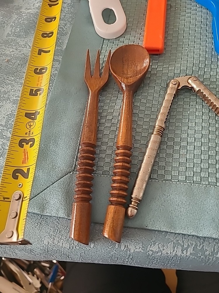 VINTAGE KITCHEN TOOLS (BIN TT)