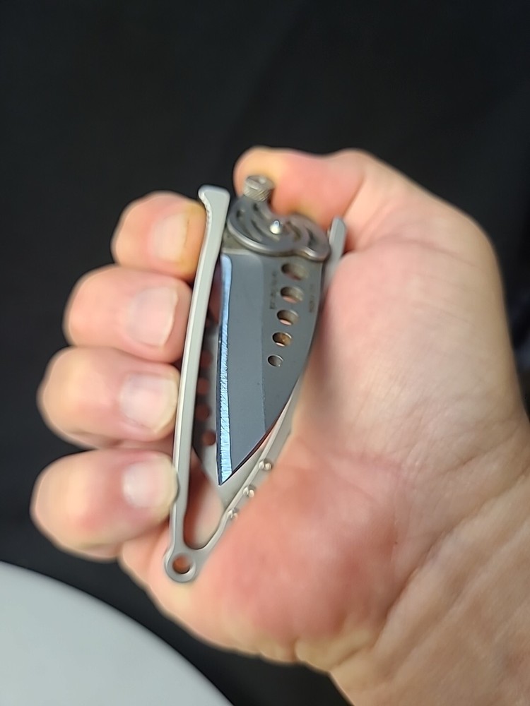 Von Hoy crkt knife Opens from side outward both ways