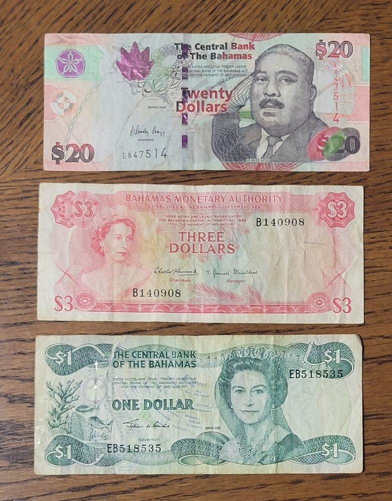 World Banknote lot  from Bahamas.