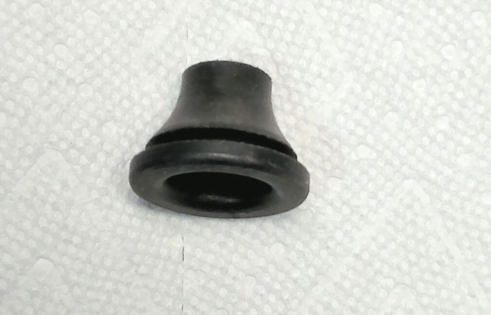 336526 OMC Johnson Evinrude Plug