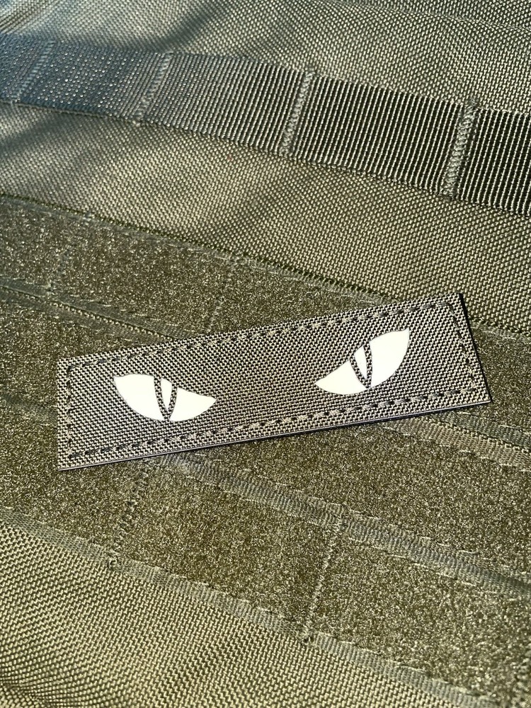 Reptile Cat IR Glow Eyes morale Tactical infrared patch Hook Loop Green