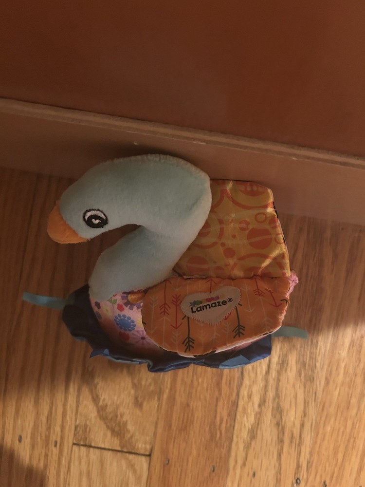 LAMAZE SWAN BABY TOY