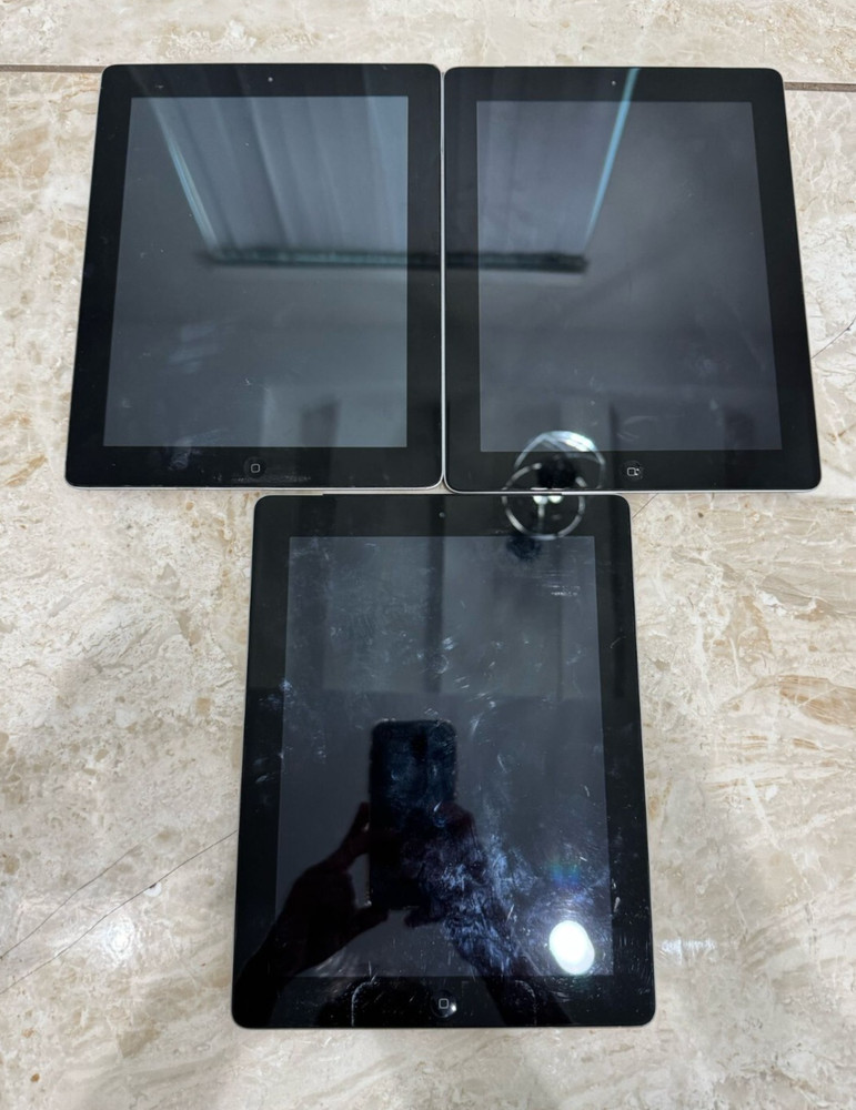 APPLE iPAD 16GB MODEL A1397 EMC 2424 (LOT 3)