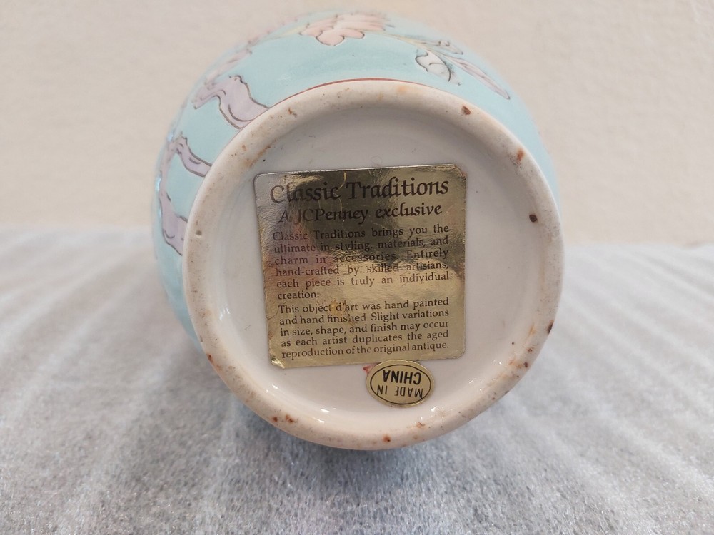 Chinese Water Hand Painted Vase. Classic Traditions.