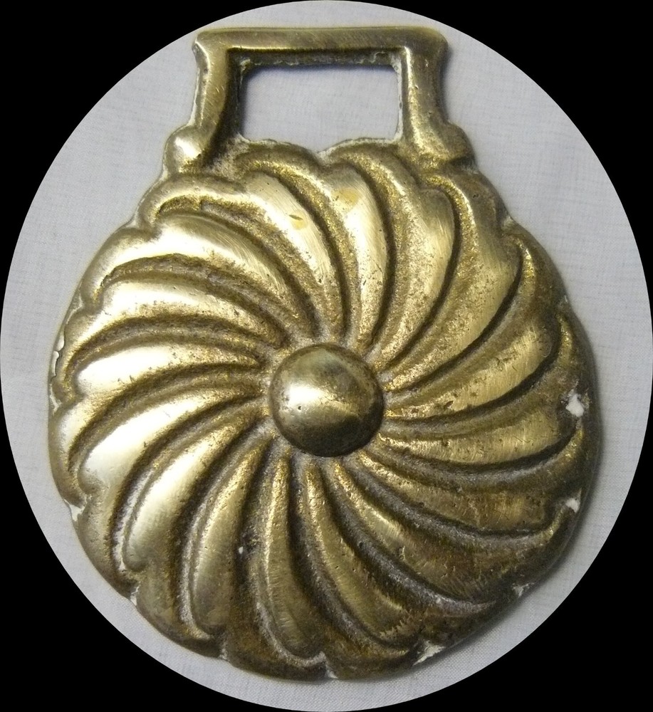 SWIRL   horse brass      (6983)