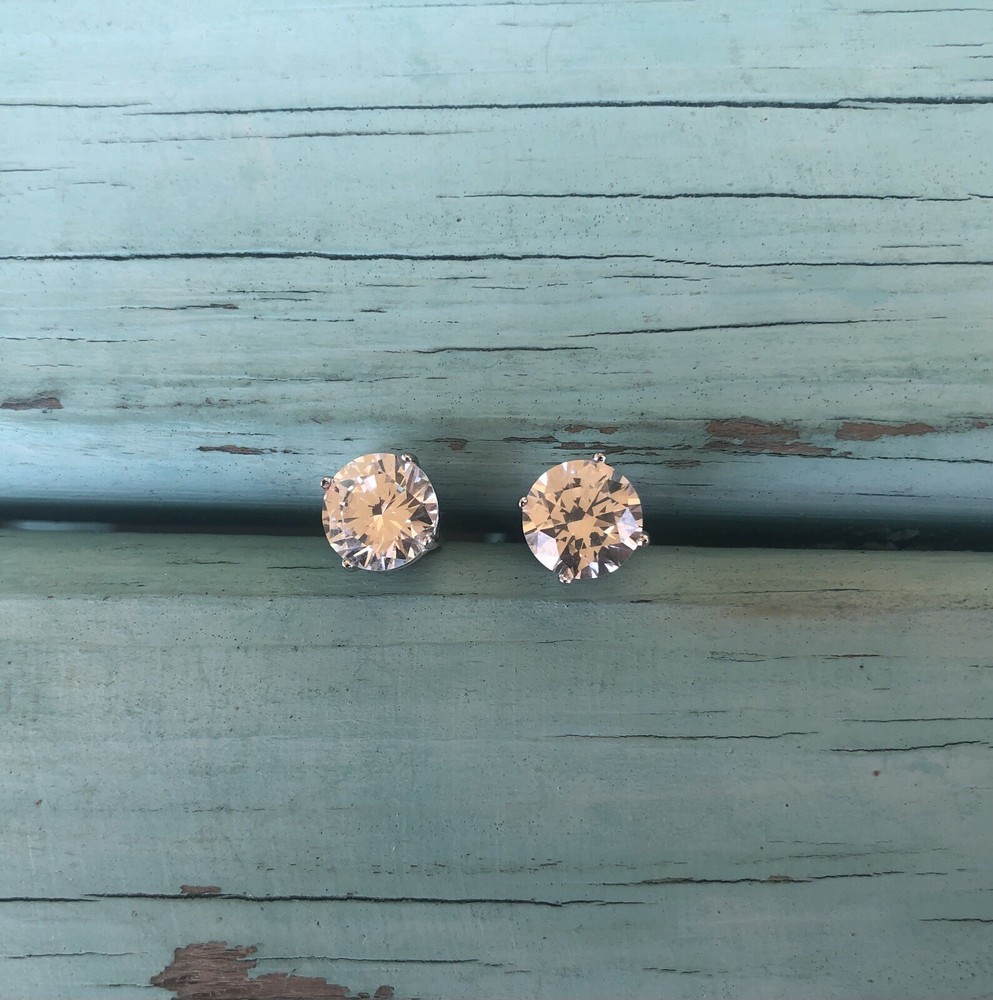Beautiful Sterling Silver (.925) AAA CZ Sparkling Stud Earrings-New