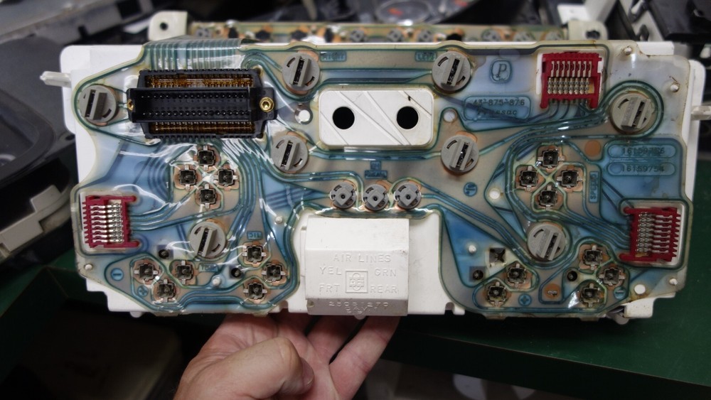 GMC SPEEDOMETER INSTRUMENT CLUSTER 25081270