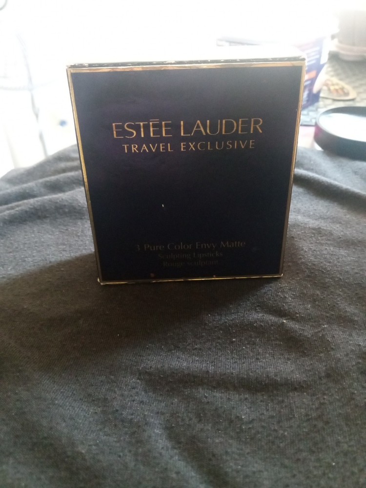 ESTEE LAUDER TRAVEL EXCLUSIVE