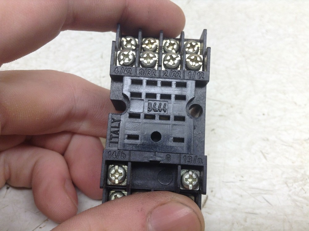 Finder 94.44 Relay Base 9444