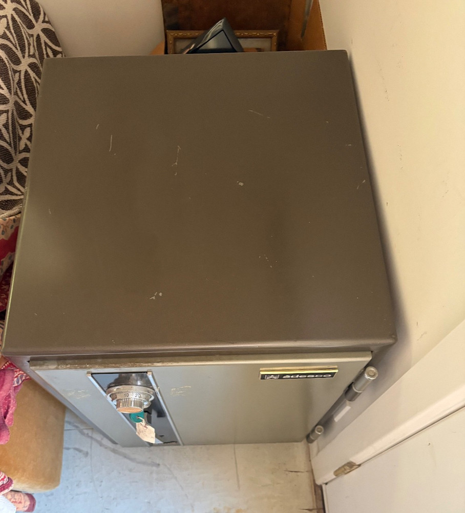 Adesco Floor Safe