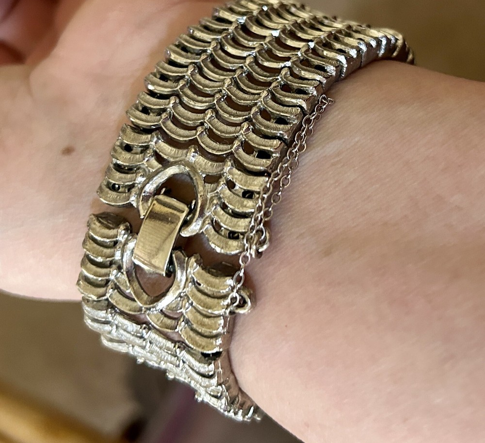 VINTAGE Silver Tone MESH Chain Bracelet