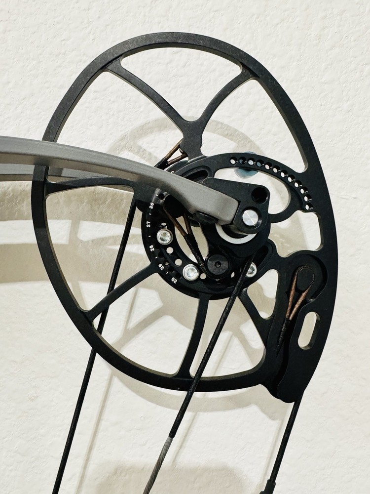 New RH Bowtech Solution LS Grey 50-60#