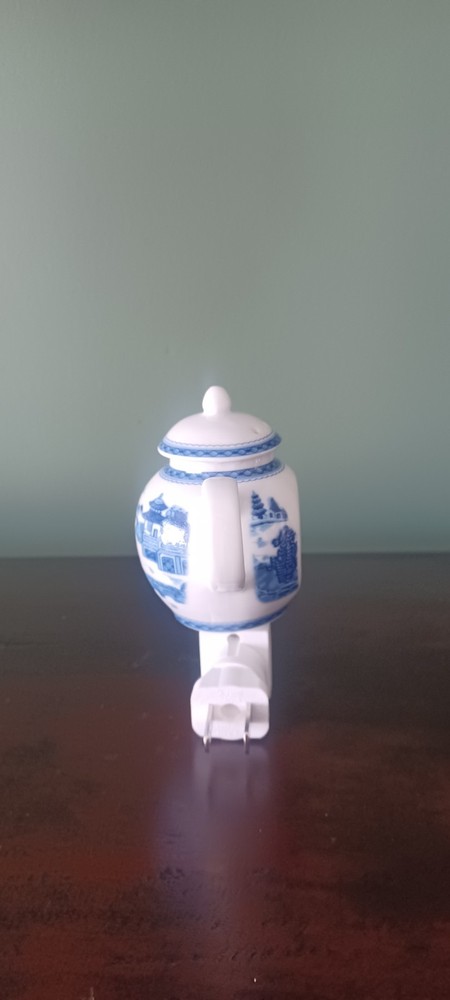Mount Vernon Porcelain Teapot Nightlight