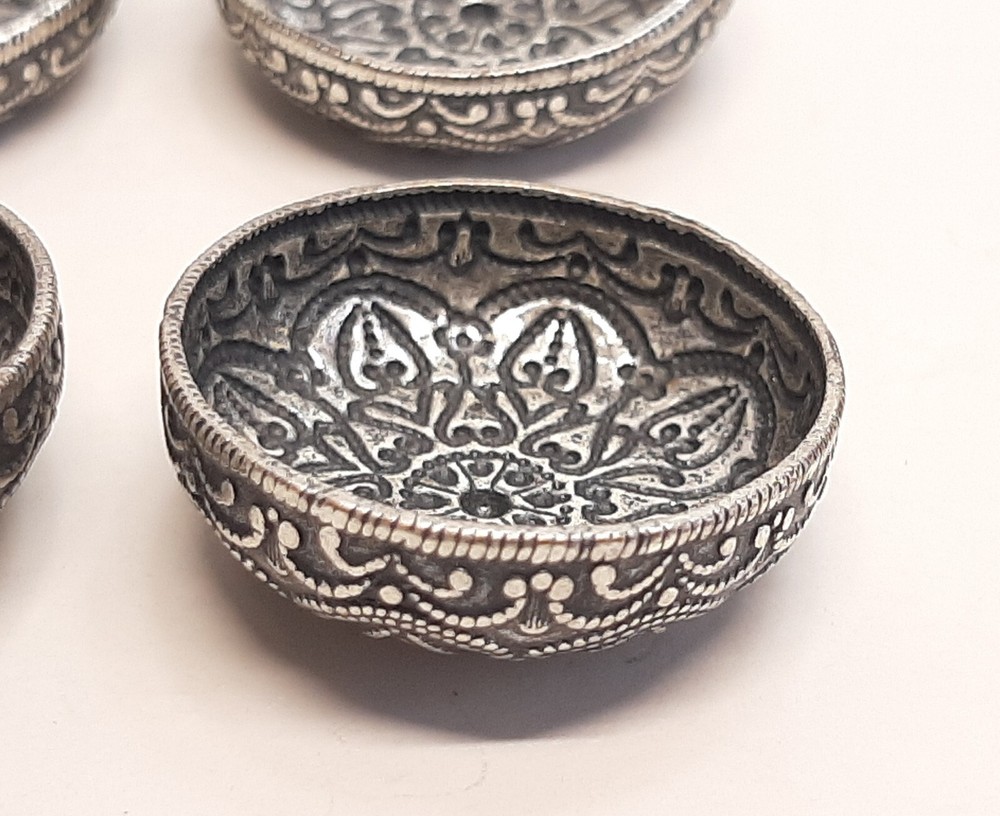4 EMBOSSED STAMPED SILVER PLATED BRASS ROUND CABOCHONS COMPONENT EMBELLISHMENT