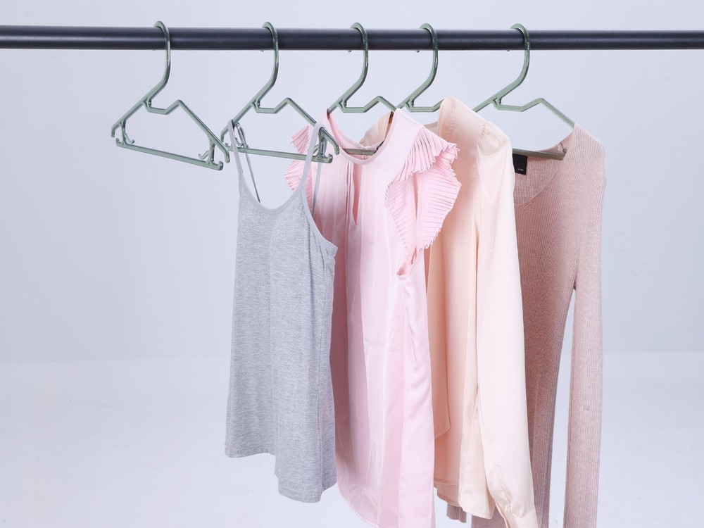 Plastic Durable Space Saving Clothes Hangers 20 Packs Green