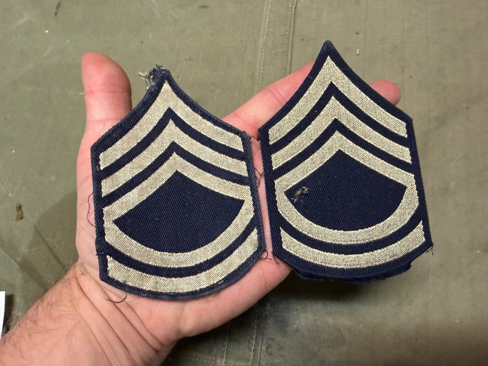 ORIGINAL WWII US ARMY TECH E-7  SERGEANT SLEEVE RANK CHEVRONS-RAYON
