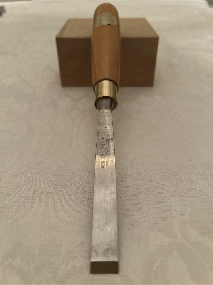 Ashley Iles   # 1 /  14mm Straight Carving Chisel Excellent Condition Sharp