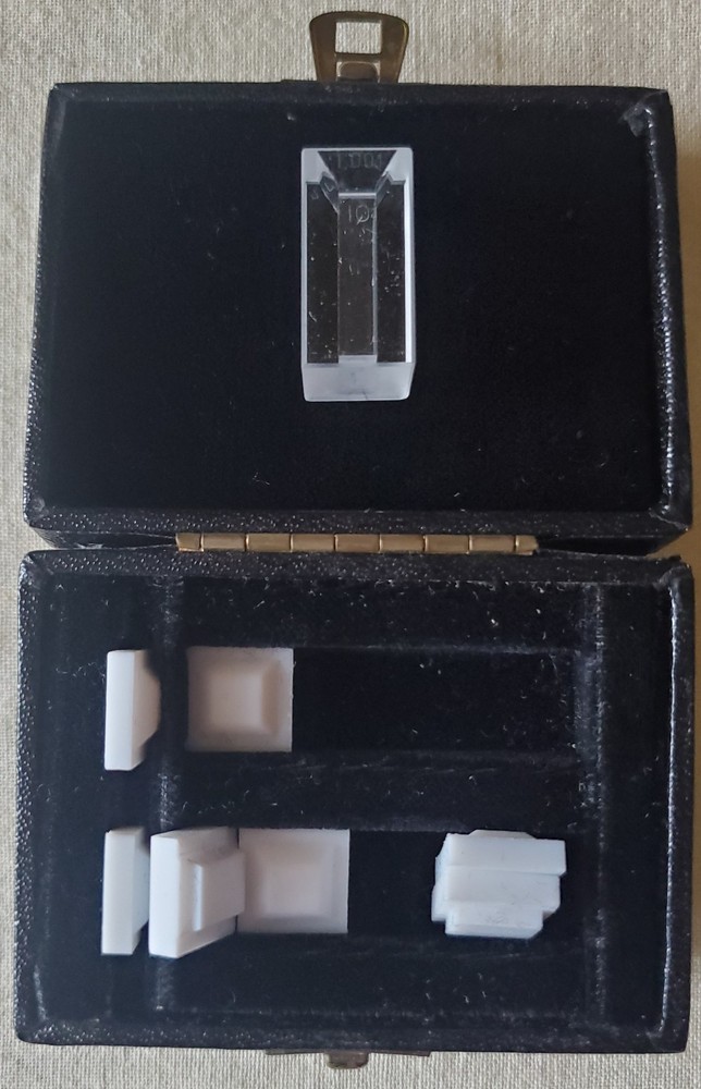 Hellma Spectrophotometer 105 - Micro Cell. Quartz. h 25mm.