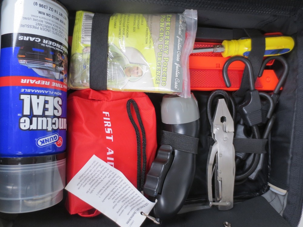 ROADSIDE ASSISTANCE KIT