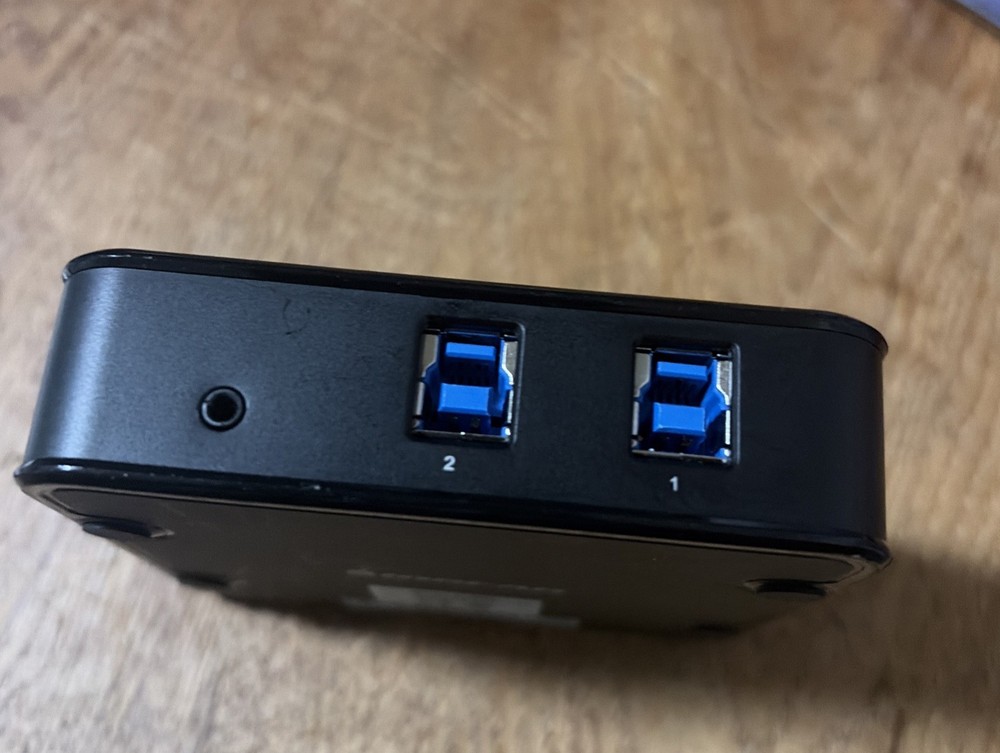 IOGear GUS432 2x4 USB 3.0 Peripheral Sharing Switch