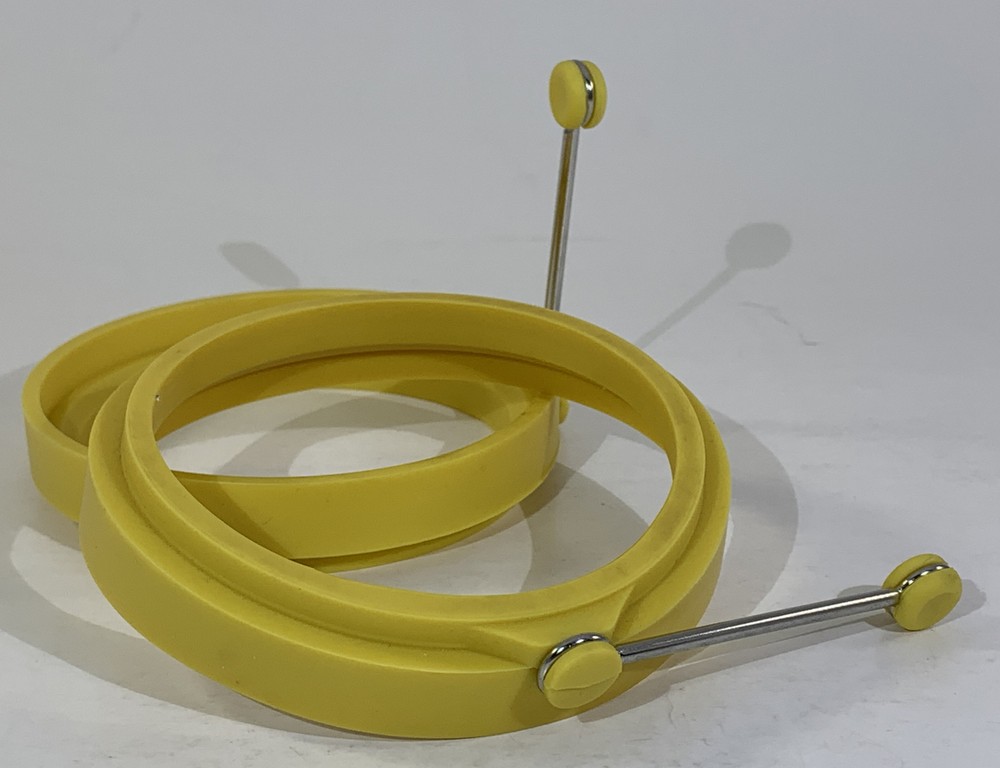 Silicone Fried Egg /Pancake Round Molds with Handles Yellow