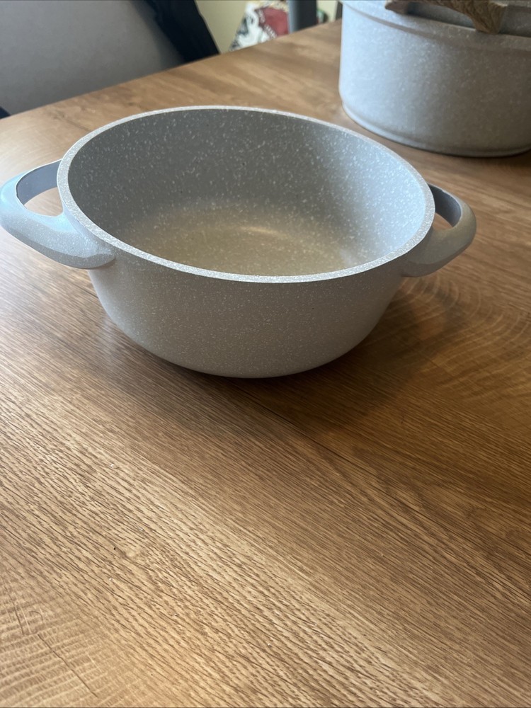 14-Piece Speckled Beige Masterclass Premium Cookware Set.