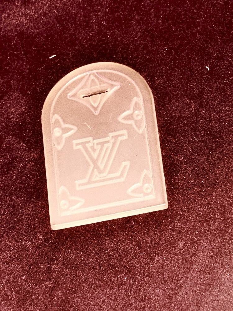 LOUIS VUITTON SILICONE POIGNAT TAG