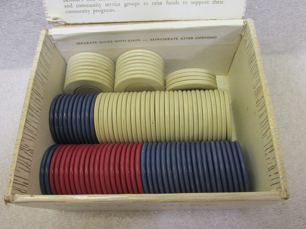 99 VINTAGE COMPOSITE INTERLOCKING POKER CHIPS IN OLD CARDBOARD FRUIT BOX