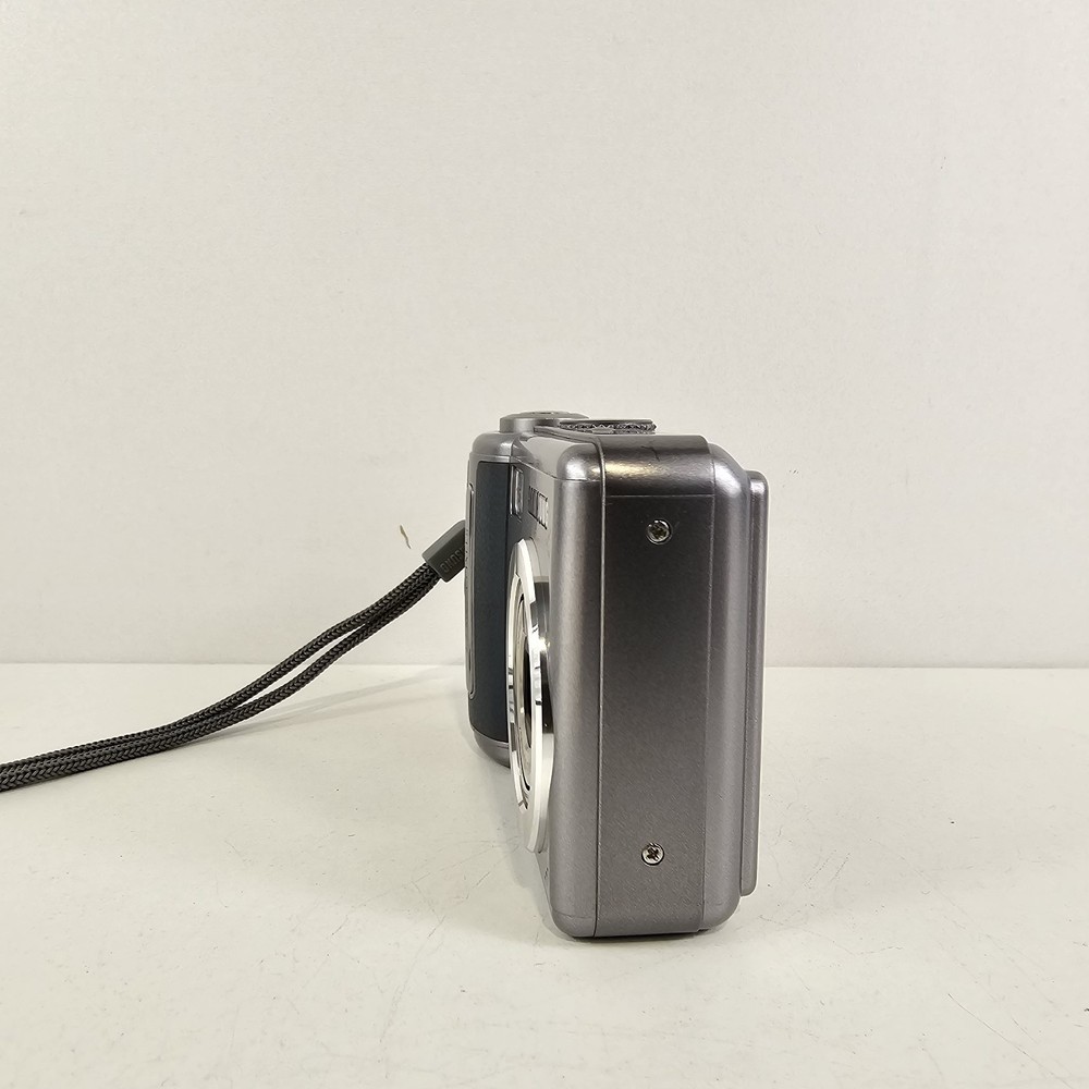 Samsung Digimax D73 7.2MP Compact Digital Camera - Silver