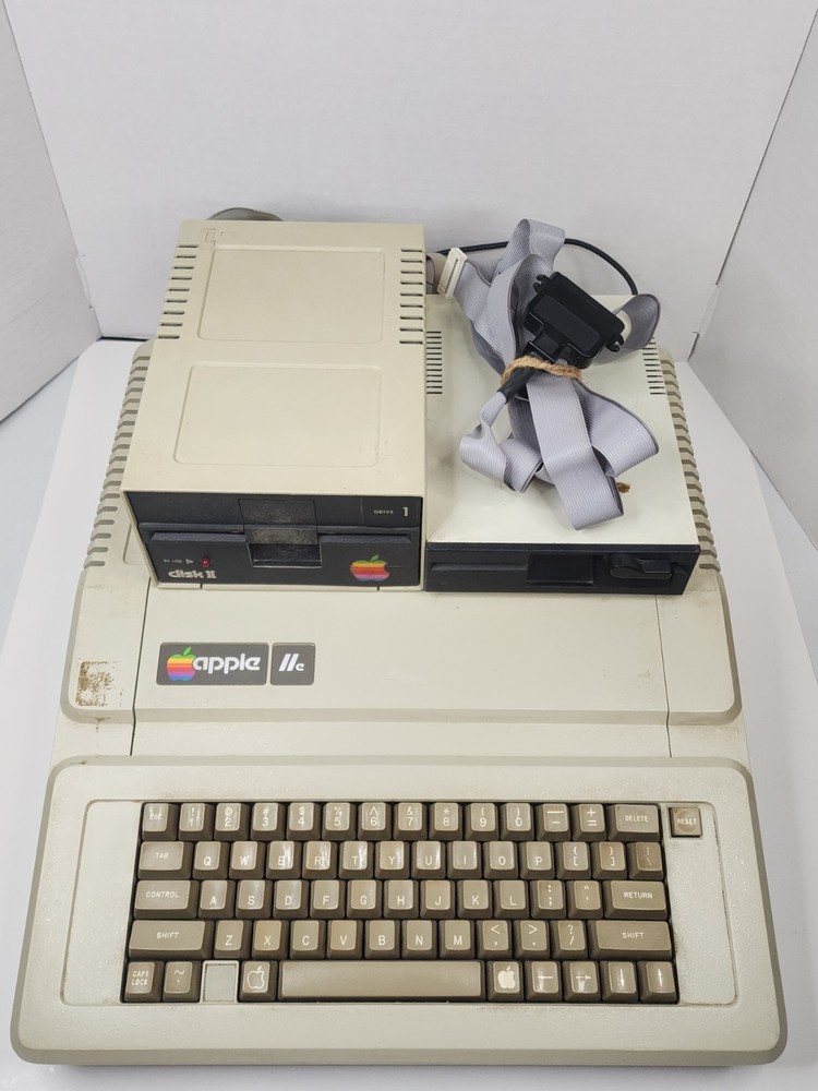 Vintage Apple IIe A2S2064 Computer w/ 2 Disk Drives Powers On