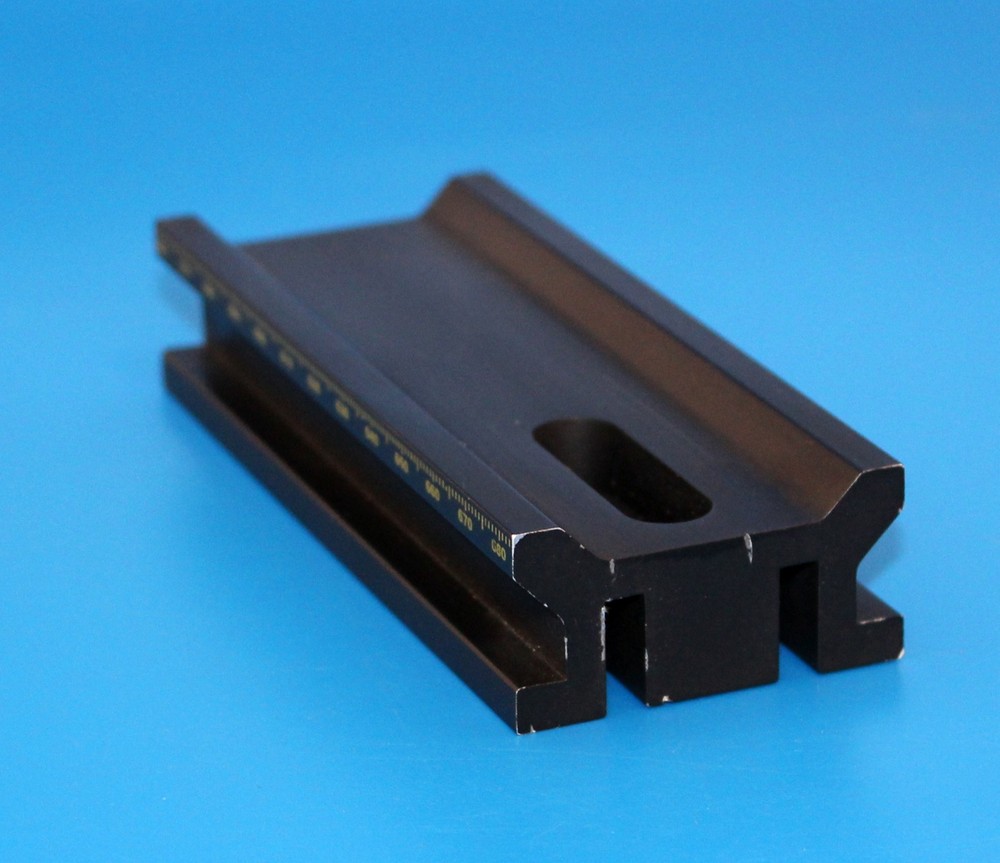 Melles Griot Optical Rail 560-680mm 2” Width