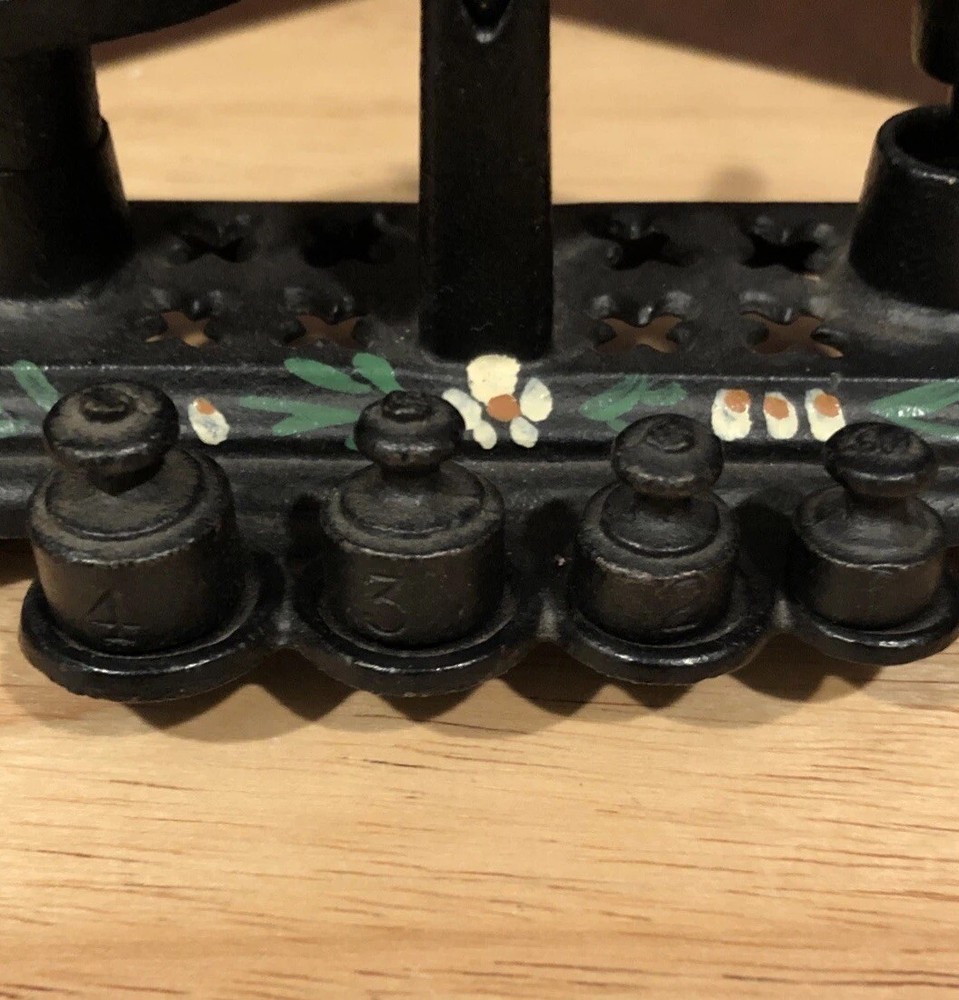 Vintage Miniature Cast Iron Scale With 4 Weights 5”