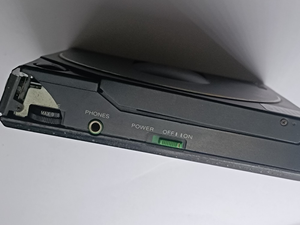 Sony D 50 MK II CD Player Not tested / with case Untested