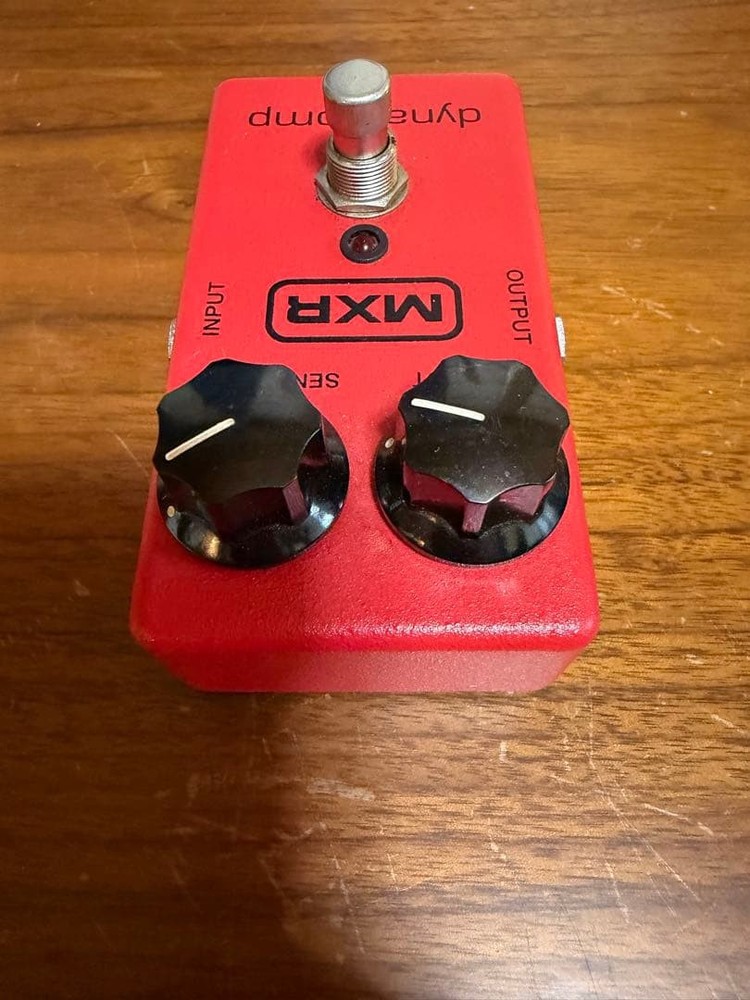 MXR Dyna Comp bass effector